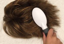 Chi tiết cách chải tóc giả nguyên đầu để giữ tóc đẹp